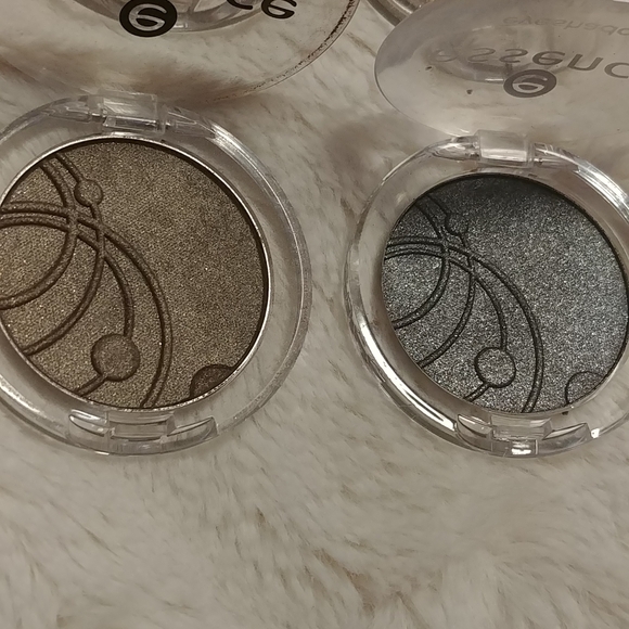 🎉2/$16 6Pc. Essence Eyeshadow Bundle - Picture 5 of 6